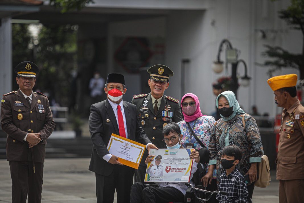 166805032753-hari-pahlawan-jadi-refleksi-tingkatkan-semangat-juang-bangun-kota-bandung.jpeg