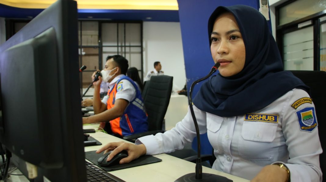 166910162851-lewat-155-cctv-atcs-pantau-keamanan-kota-bandung