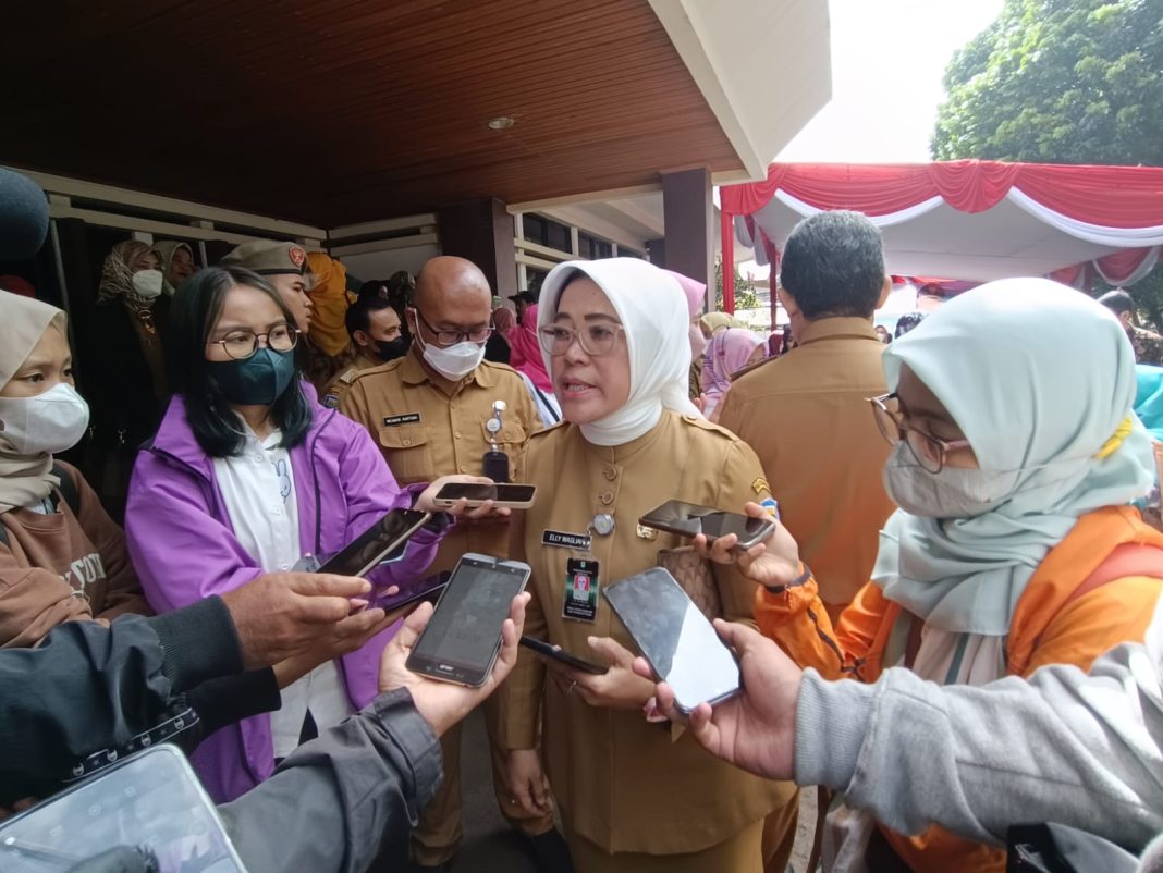 167687341958-disdagin-kota-bandung-distribusikan-1-640-karton-minyakita-ke-5-pasar