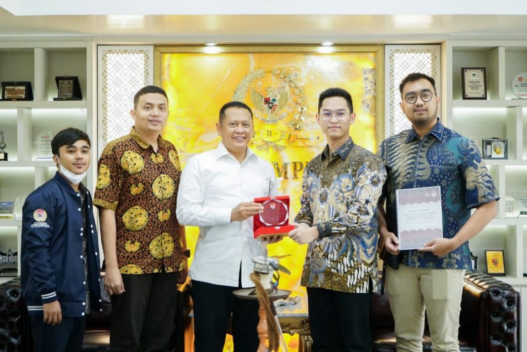 photo_6145349824455750781_y Ketua MPR RI Bamsoet Dorong Rancangan Undang-Undang Perlindungan Pelajar Indonesia di Luar Negeri