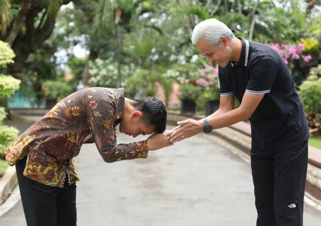 Pertemuan Ganjar dan Gibran yang Berhias Senyuman