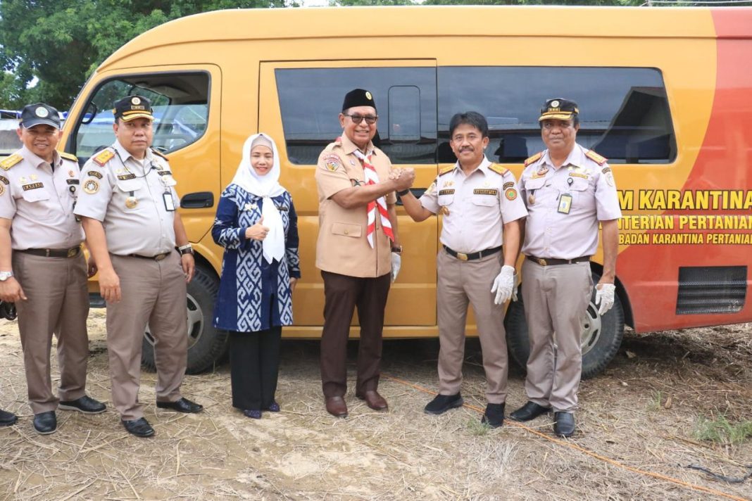 Wagub Nae Soi bersama Kaban Karantina Kementerian Pertanian Lepas 1.650 Ekor Sapi dari NTT