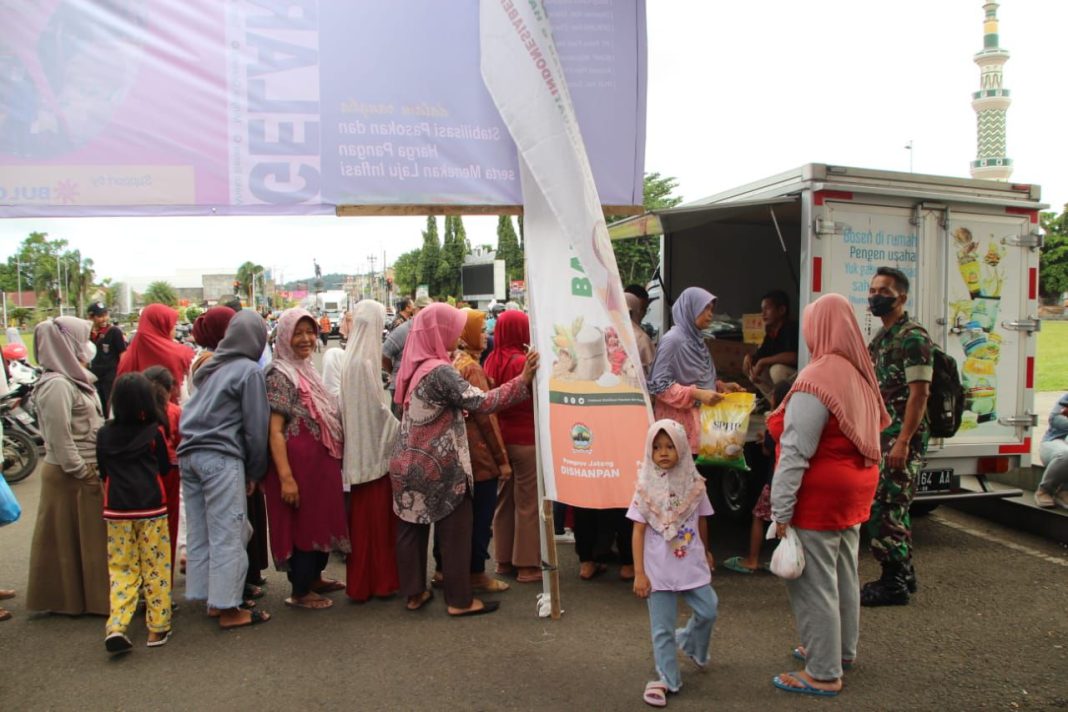Stabilkan Harga Pangan, Kodim 0703 Cilacap dan Dinas Pangan Gelar Gerakan Pangan Murah