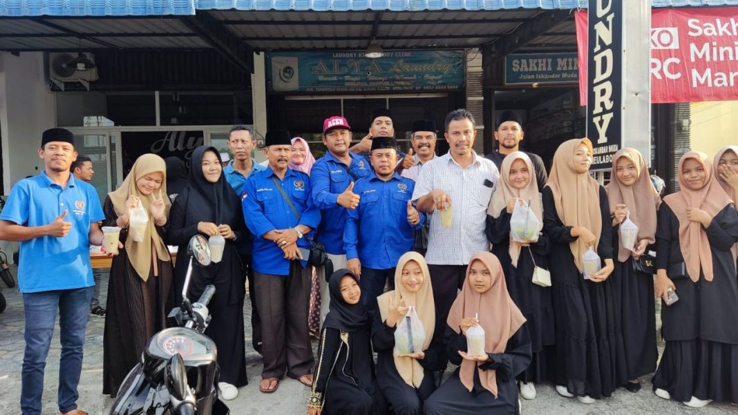 PWI Bagi 600 Paket Takjil Kanji Rumbi di Meulaboh