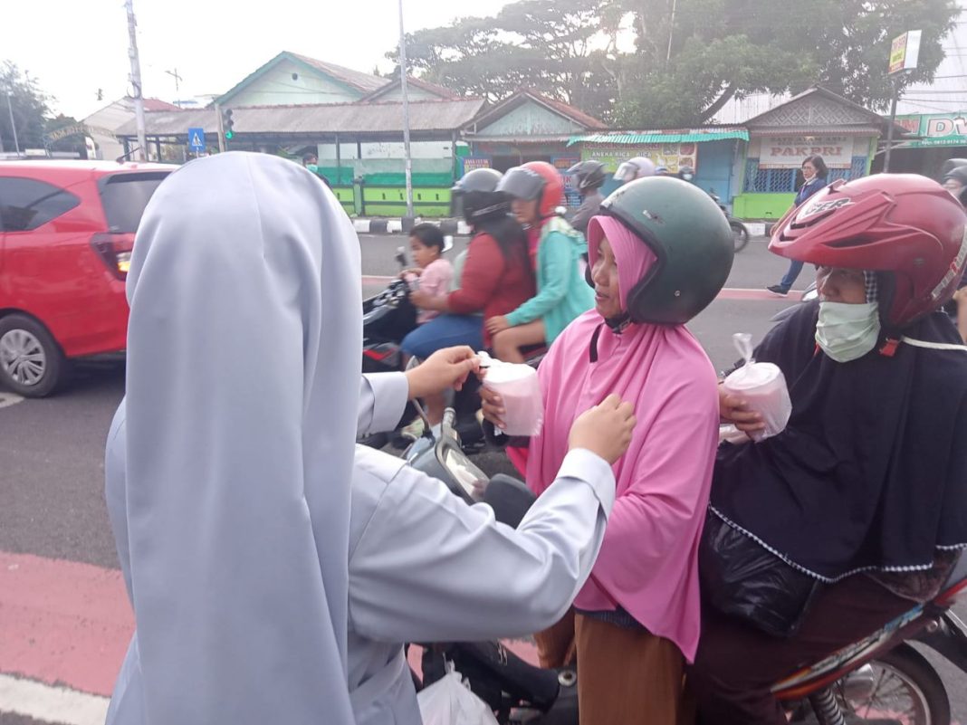 Ngabuburit, Perguruan Pius Cilacap Bagi 1.000 Lebih Takjil