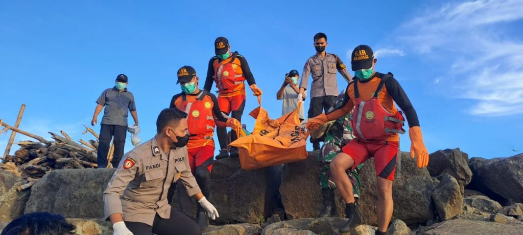Ditemukan Mengapung, Seorang Kakek yang Tenggelam di Sungai Klawing