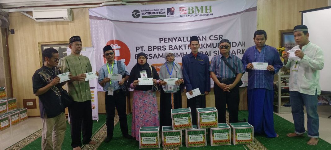 Salurkan Paket Sembako Berkah, Sinergi BPRS Baktimakmur Indah dan Laznas BMH