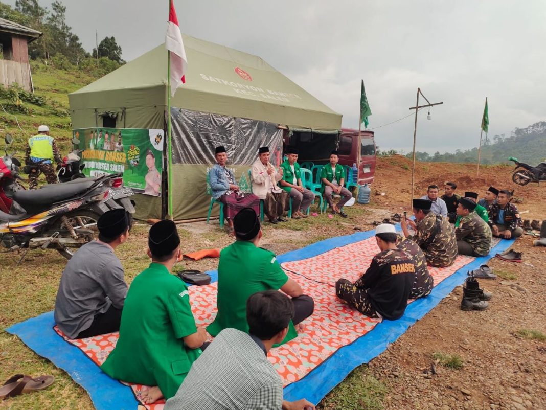 GP ANSOR PAC Salem Bantu Pemudik Lewat Gunung Lio