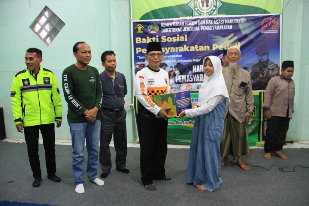 Tebar Berkah Lewat Bakti Sosial
