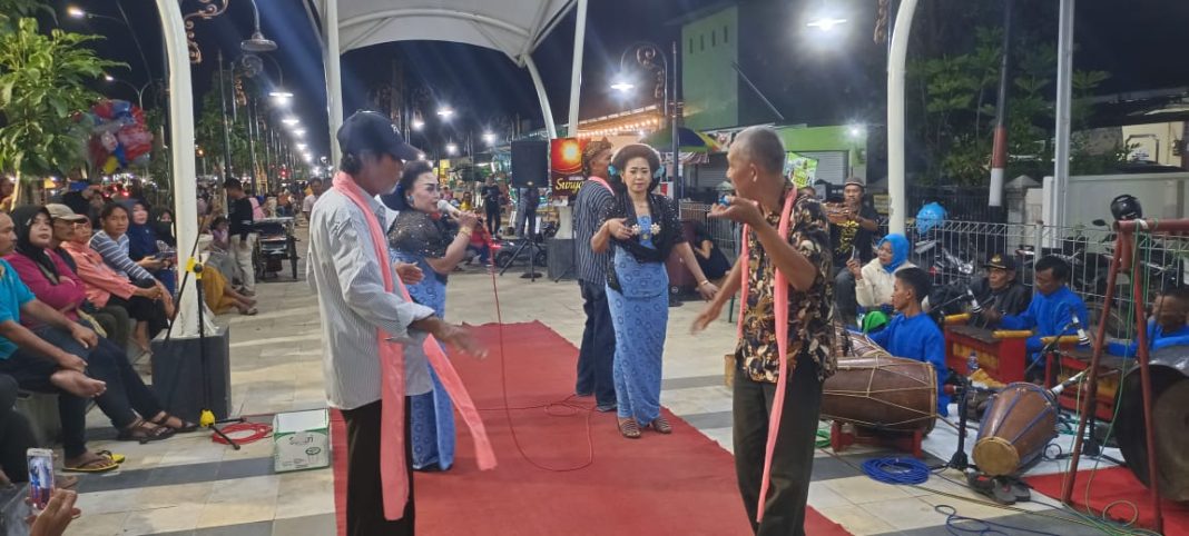 Komunitas Rembug Budaya Malowopati FM Gelar Bazar Dan Beksan Langen Tayub