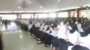 Bupati Bojonegoro Serahkan Ratusan SK PPPK Tenaga Kesehatan, Ajak Tingkatkan Dedikasi
