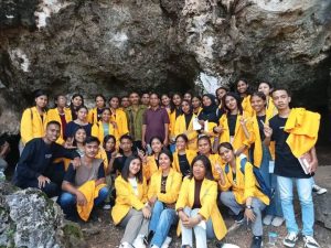 Semester ll, Prodi Sejarah FKIP Undana Melakukan Observasi di Gua Nuat Bkau