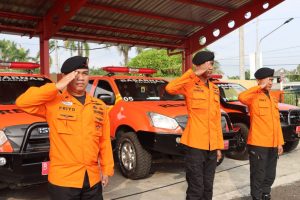 Rescuer SAR Cilacap mengikuti pelatihan kemampuan melakukan pertolongan di bawah air. (Foto: Humas Basarnas Cilacap)