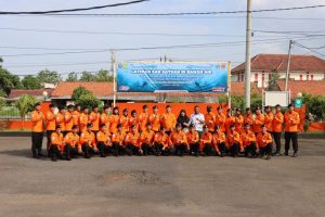Rescuer SAR Cilacap mengikuti pelatihan kemampuan melakukan pertolongan di bawah air. (Foto: Humas Basarnas Cilacap)