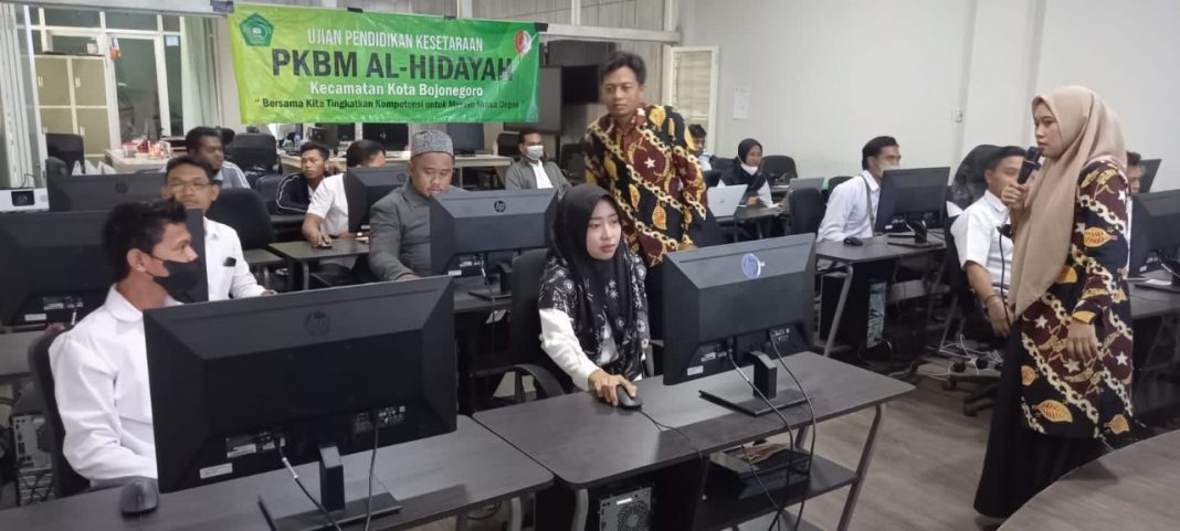 Ujian Sistem Online, PKBM Al Hidayah Gelar UPK Paket C di Gedung PIP Kominfo