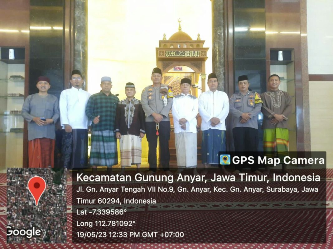 Giat Sholat Jumat dan Himbauan Kamtibmas Polsek Gunung Anyar