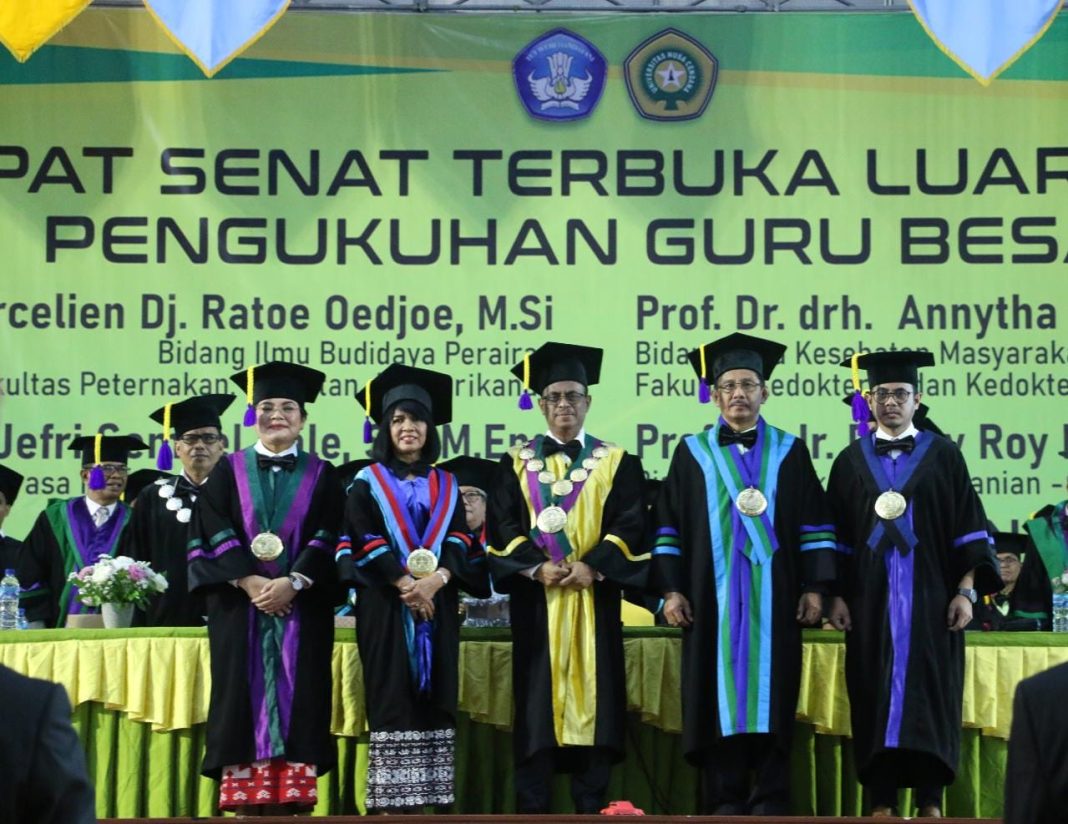 Undana Kupang Gelar Rapat Senat Terbuka Luar Biasa Pengukuhan 4 Guru Besar