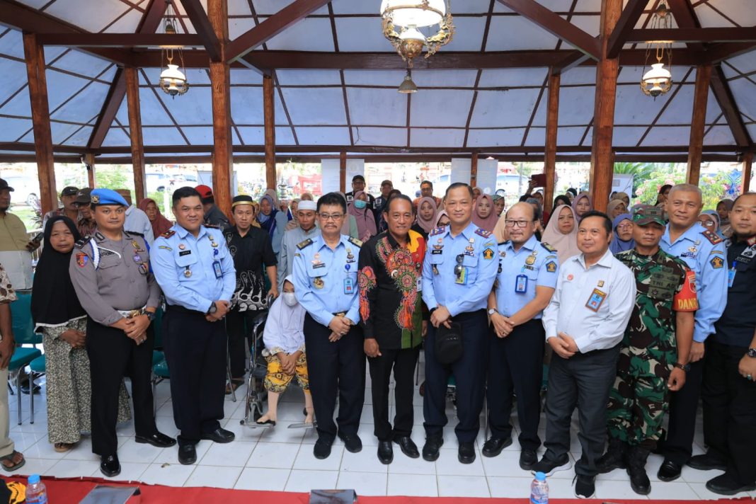 Warga Kangean Antusias Ikut Pelayanan Hukum dan HAM Bergerak