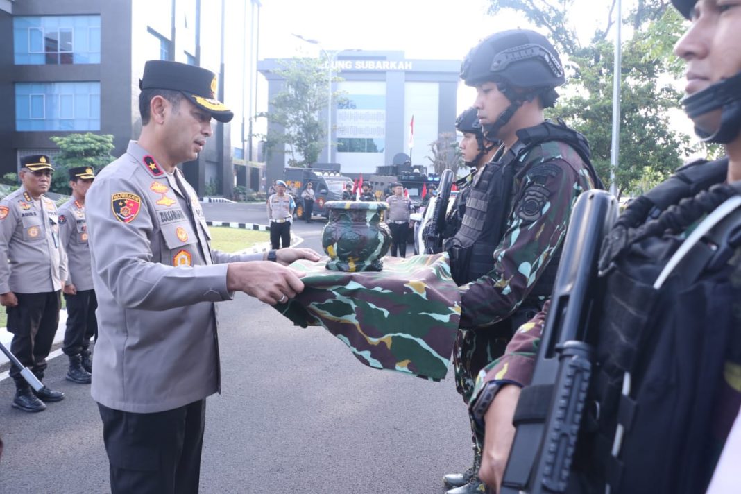Menjelang peringatan hari ulang tahun Bhayangkara ke-77, Polda Sumatera Selatan (Sumsel ) menggelar acara tradisi pengambilan dan penyerahan air suci,