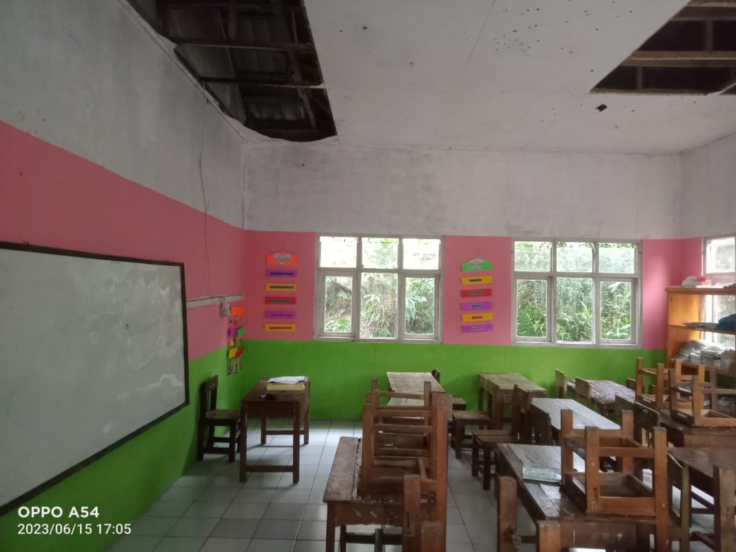 Miris!! Sekolah SDN1 Sukamaju Terkesan Kumuh dan Memperhatinkan Di Duga tidak ada Perawatan