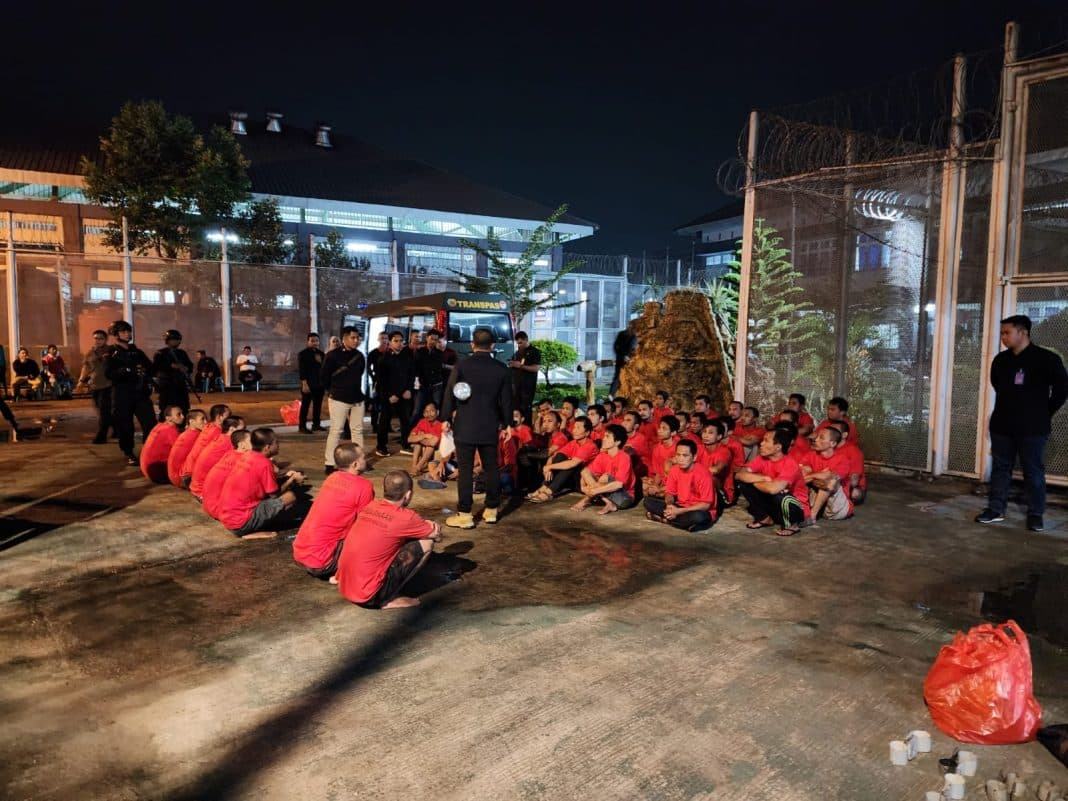 Kemenkumham Jatim Pindahkan 40 Narapidana High Risk ke Nusakambangan