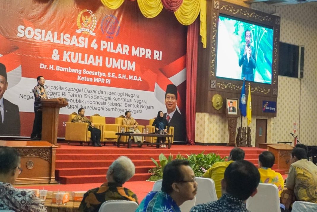 WhatsApp Image 2023-06-23 at 16.53.34 (1) Kuliah Umum dan Sosialisasi Empat Pilar di Universitas Negeri Sebelas Maret Solo, Ketua MPR RI Bamsoet Ajak Wujudkan Visi Indonesia Emas 2045
