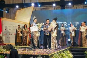 Berikan Trophy Puteri Otonomi Indonesia 2023, Ketua MPR RI Bamsoet Ajak Masifkan Vaksinasi Ideologi Empat Pilar MPR RI