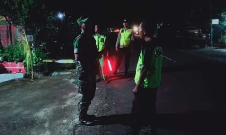 WhatsApp Image 2023-06-25 at 12.26.54 Patroli Malam TNI-Polri Di Wuryantoro Juga Dijadikan Sarana Komsos Dengan Warga