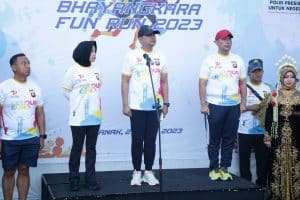 

Semarak HUT Bhayangkara Ke-77, Polda Kalbar Gelar Fun Run Libatkan Disabilitas