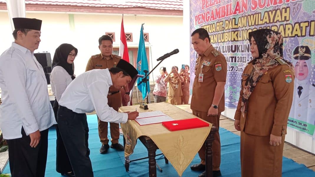 Wali Kota Lantik 58 Ketua RT di Kecamatan Lubuklinggau Barat ll