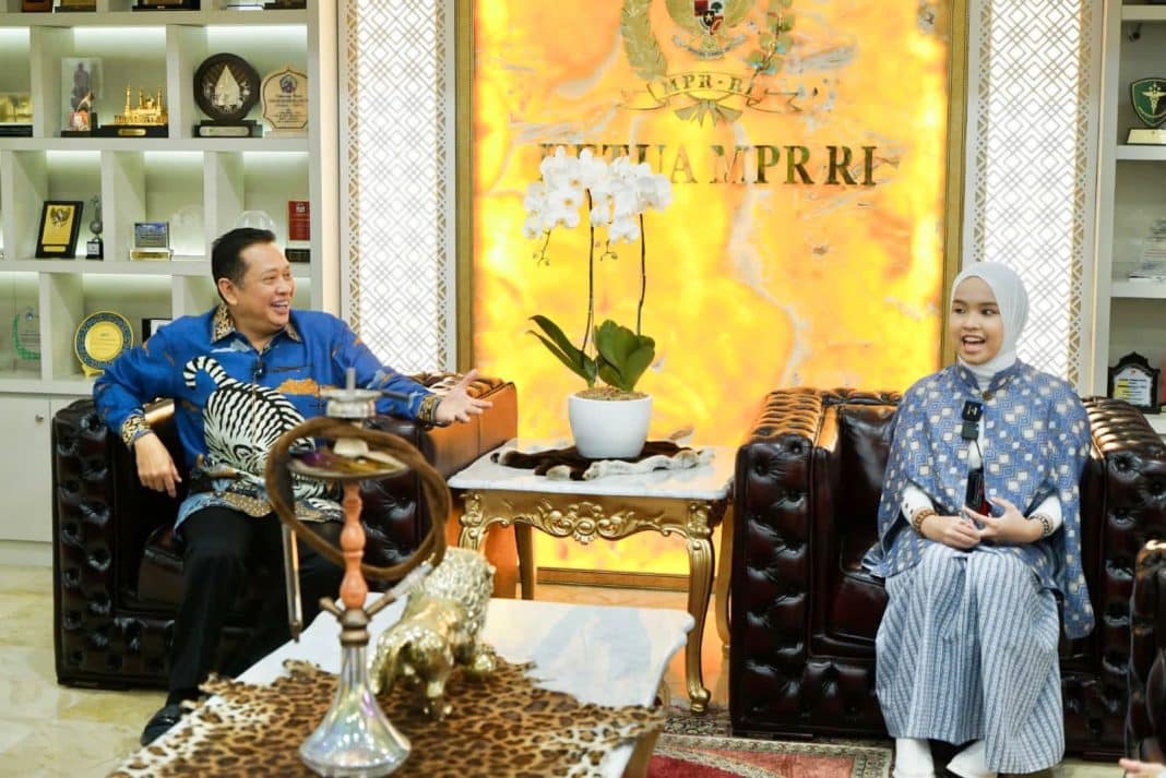 Ketua MPR RI Bamsoet Duet Nyanyikan Lagu 'My Way' Bersama Putri Ariani