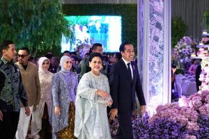 Dihadiri Presiden Joko Widodo, Wapres K.H Ma'ruf Amin dan Menhan Prabowo Subianto, Ketua MPR RI Bamsoet Nikahkan Putrinya Debby Pramestya Putri dengan Iptu Nurul Farouq Fadillah
