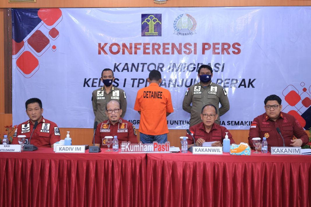 Sering Mabuk-mabukan dan Meresahkan Warga, WN Malaysia Ditangkap Imigrasi Tanjung Perak