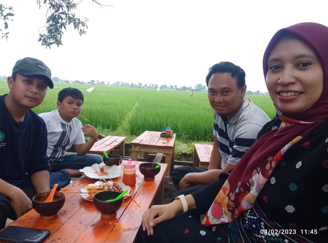 WhatsApp Image 2023-07-10 at 12.48.22 (1) Viral !!! Penjualnya Manis, Es Dawet Idola Buat Kangen Pembeli