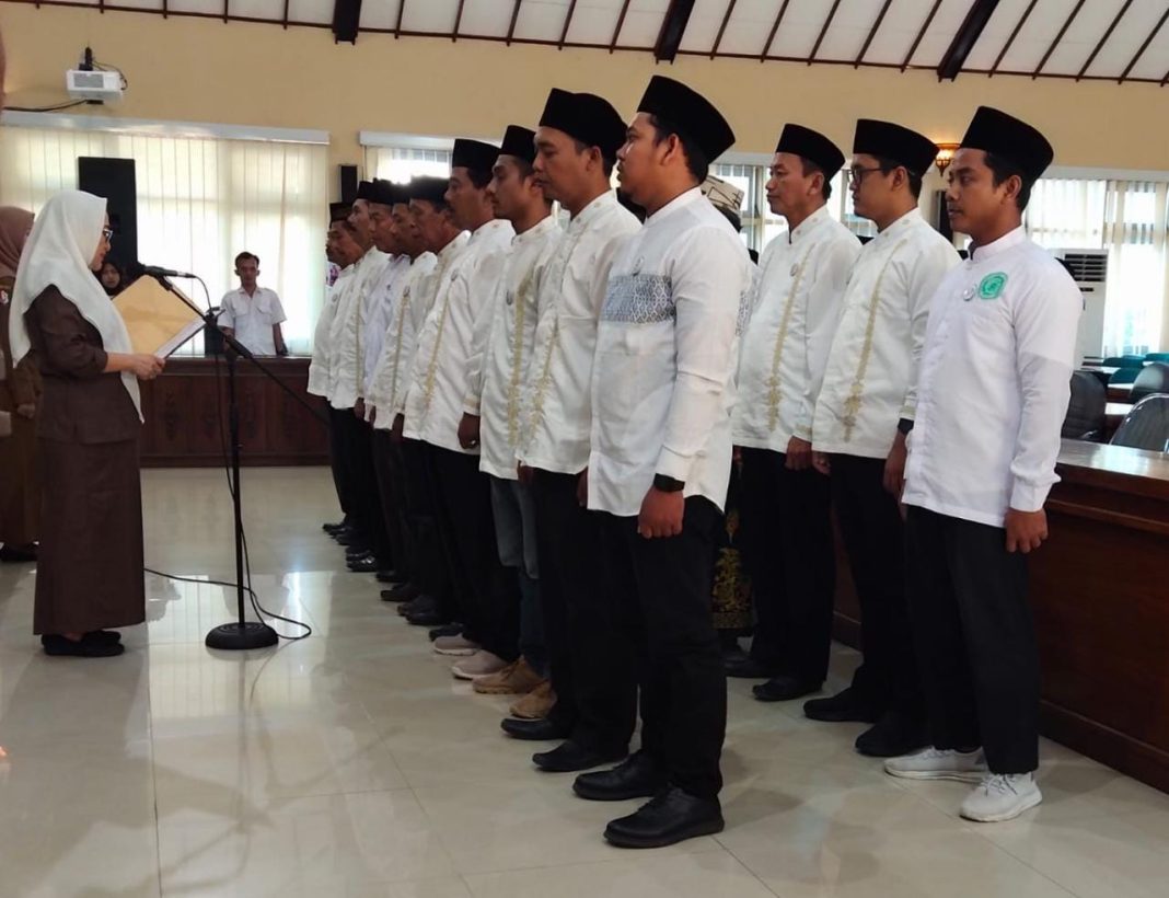 WhatsApp Image 2023-07-12 at 09.45.17 Pengurus FKPTMB Dilantik, Bupati Bojonegoro : Jadilah Agen Komunikasi Bidang Agama