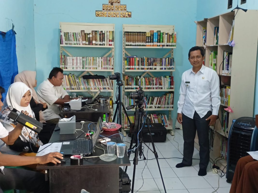 Warga Desa Curugagung Antusias Urus KTP Elektronik