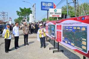 Presiden Jokowi Tinjau Rekonstruksi Jalan Raya Surakarta-Gemolong-Purwodadi