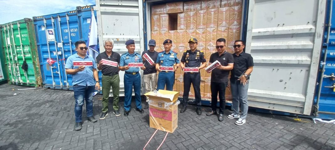 Ridwan - Kasturi : Ekspor Perdana Rokok Tujuan Filipina Melalui Pelabuhan Bitung