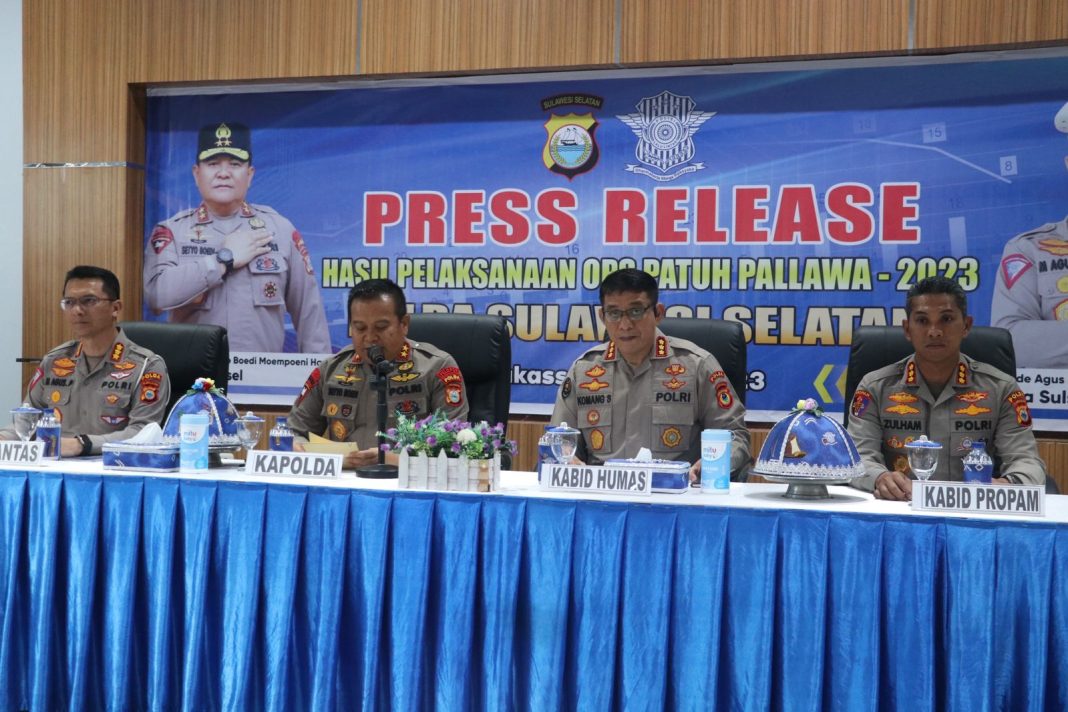 Kapolda Sulsel Pimpin Press Release hasil Operasi Patuh Pallawa 2023