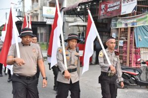 Polres Bireuen Kirab Bendera Merah Putih Sepanjang 100 M
