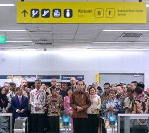 Hadiri Peluncuran Kartu Jelajah Berganda, Presiden Jokowi Ajak Dubes ASEAN dan Mitra Naik MRT