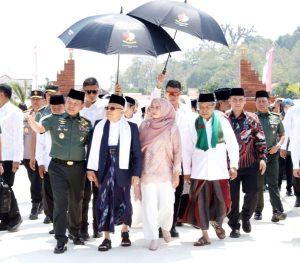 Resmikan Masjid Syarif Abdurachman Cirebon, Wapres RI Didampingi Kasad 