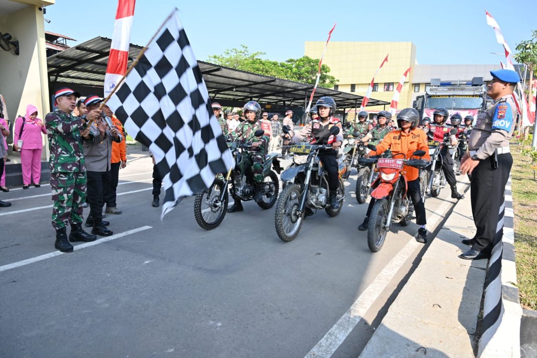 WhatsApp Image 2023-08-31 at 18.15.31 Penyaluran Air Bersih Bantuan TNI-Polri dan BPBD Kepada Warga Bulu dan Tawangsari Dilanjutkan Patroli Karhutla