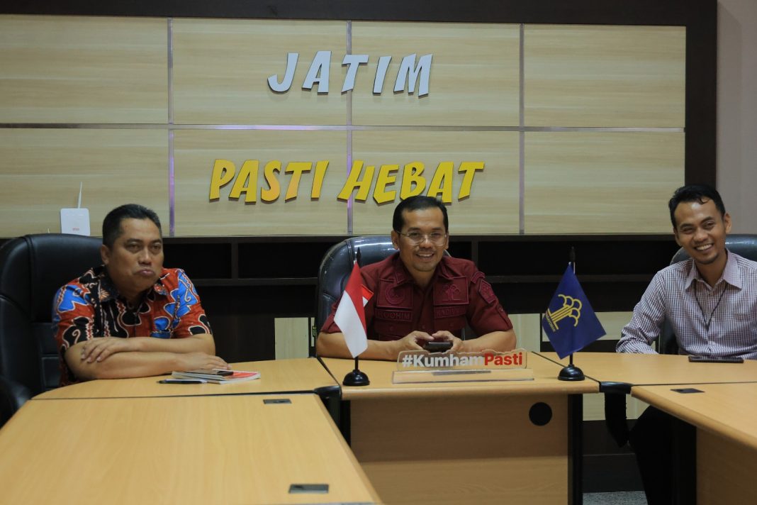 Plt Kakanwil Kemenkumham Jatim Hadiri 'Satu Jam Bersama Menkumham' Secara Virtual