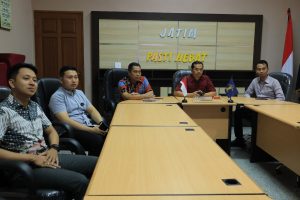 Plt Kakanwil Kemenkumham Jatim Hadiri 'Satu Jam Bersama Menkumham' Secara Virtual