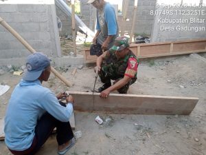 Jalin Kebersamaan, Babinsa Koramil Gandusari Gelar Kerja Bakti Dan Gotong Royong Bersama