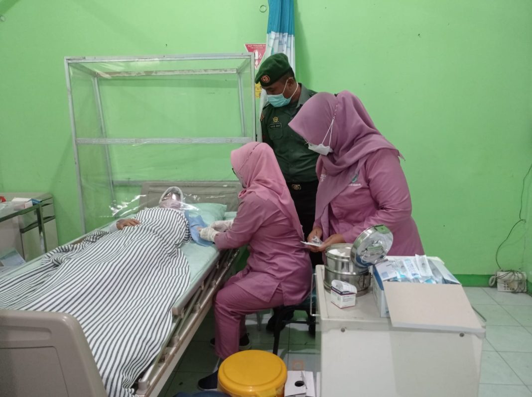 Babinsa Turut Serta Sukseskan Program KB di Wilayah Binaan