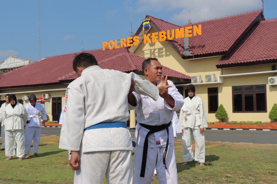 Asah Kemampuan Personel, Polres Kebumen Gelar Latihan dan Ujian Beladiri Polri