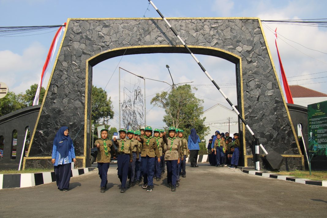 HUT Ke-78 TNI, Ratusan Anak Sekolah Datangi Kodim Purbalingga