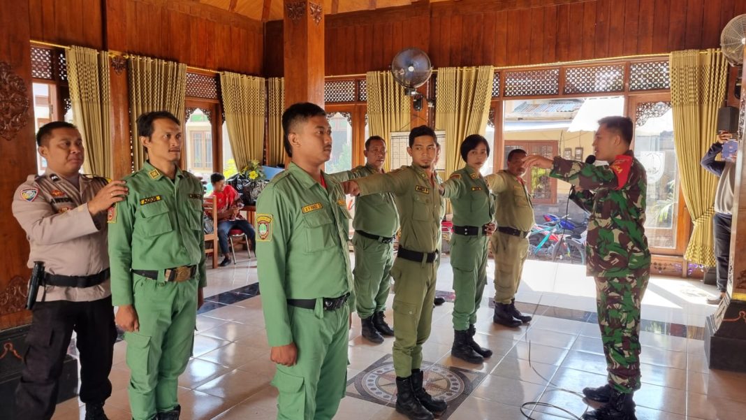 Wujudkan Linmas Tangguh, Babinsa Tipes berikan Latih Disiplin